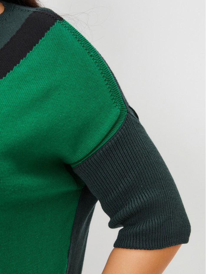 Джемпер прямого кроя с укороченным рукавом темно-зеленый-черный-зеленого цвета ВТЛ-55