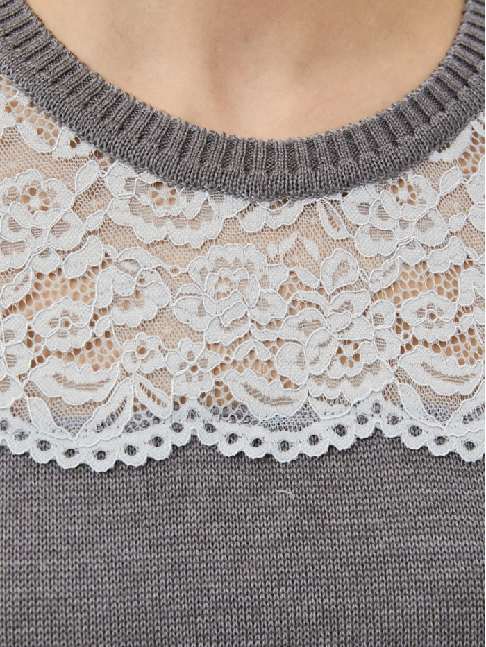 Легкий летний джемпер с кружевом серого цвета ВТЛ-16