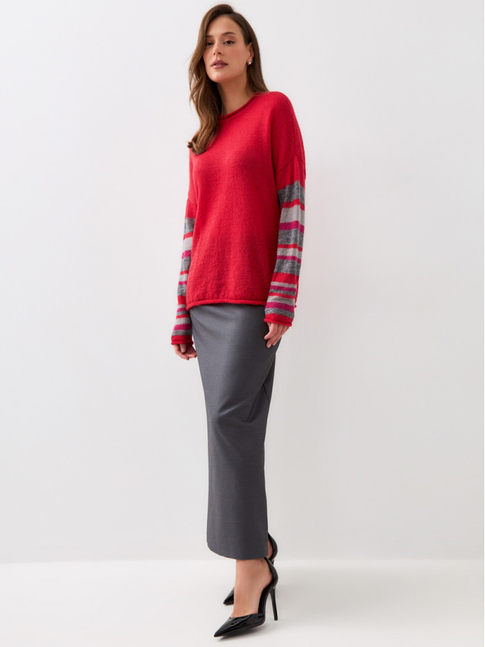 Легкий женский джемпер с полосатыми рукавами красного цвета ВТД-61