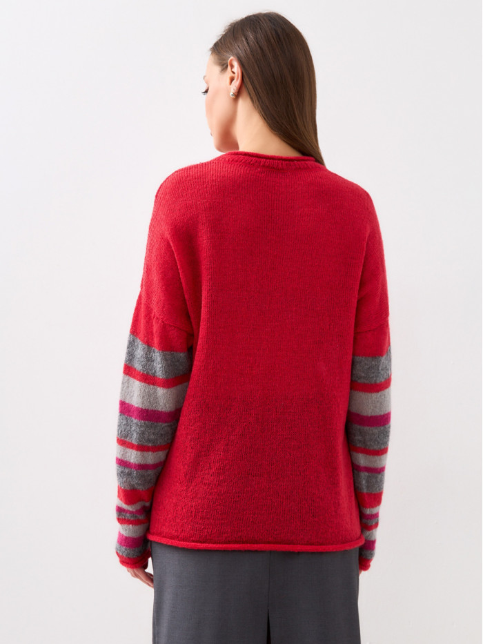 Легкий женский джемпер с полосатыми рукавами красного цвета ВТД-61