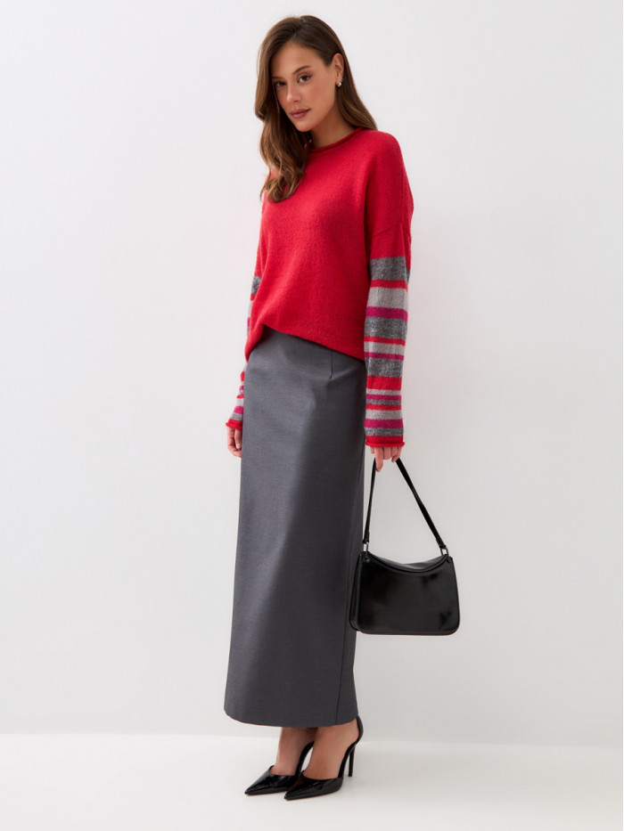 Легкий женский джемпер с полосатыми рукавами красного цвета ВТД-61