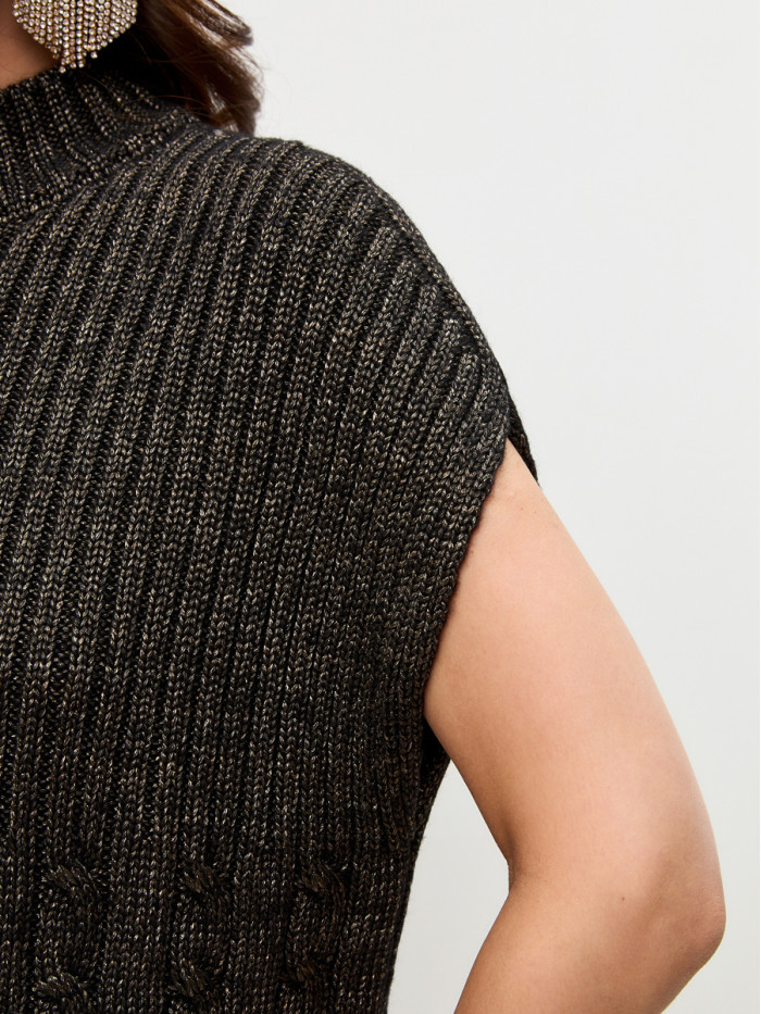 Теплый жилет черного цвета ВТД-69