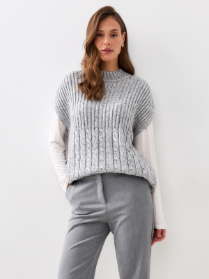 Теплый жилет светло-серого цвета ВТД-69