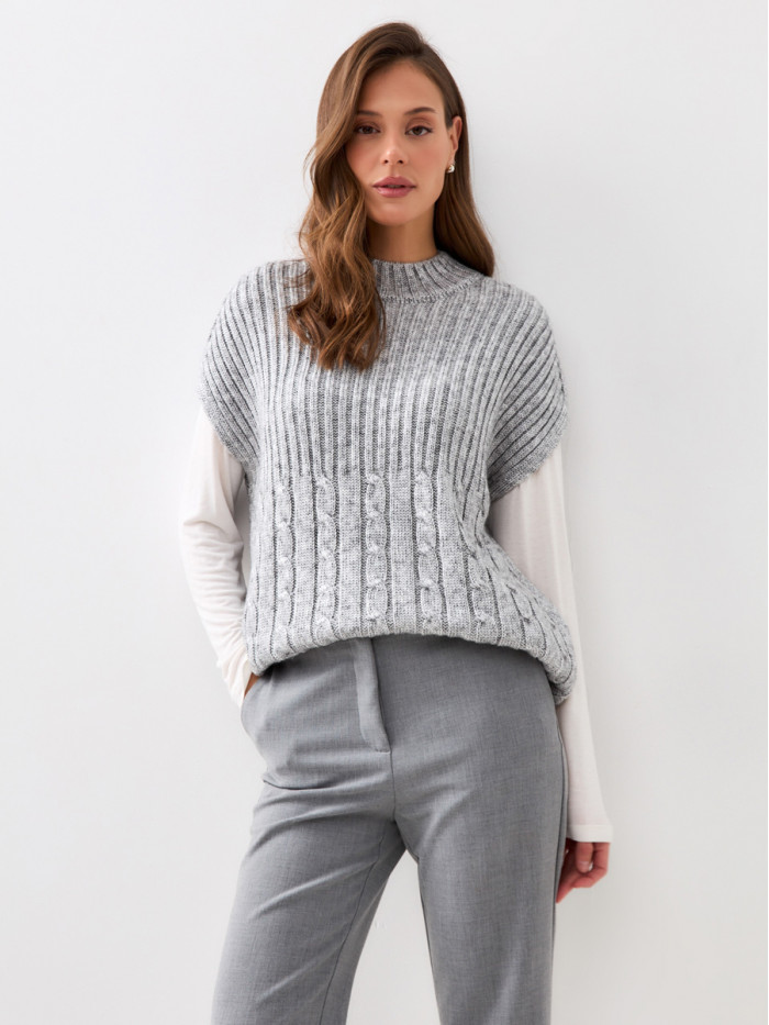 Теплый жилет светло-серого цвета ВТД-69