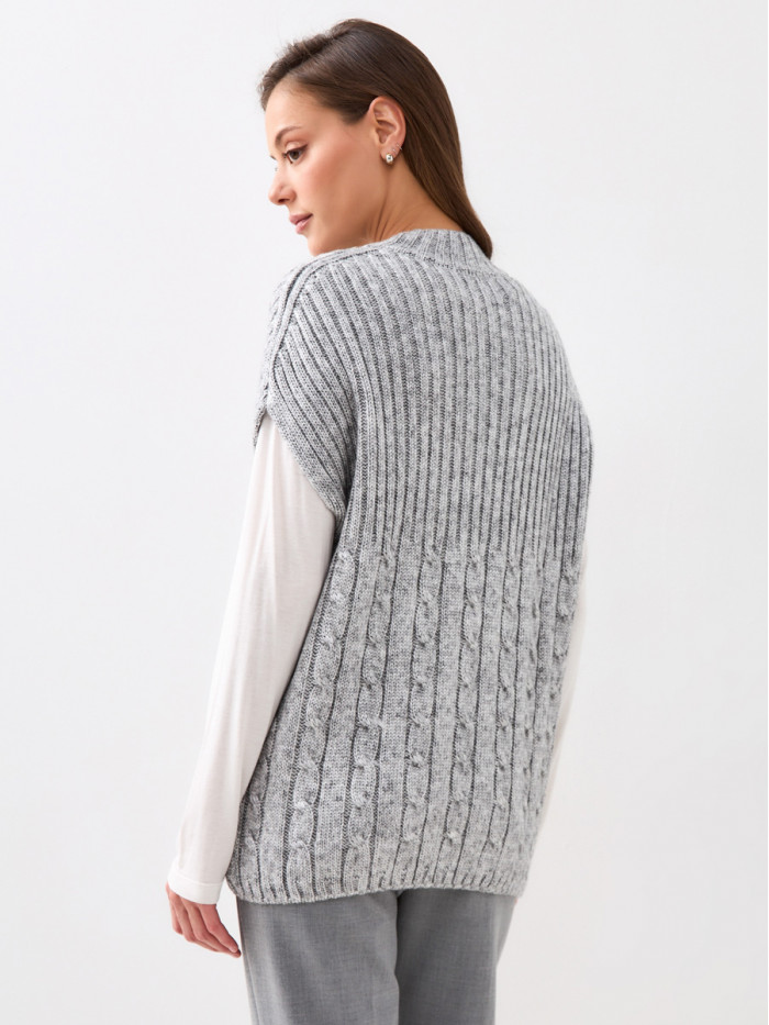 Теплый жилет светло-серого цвета ВТД-69