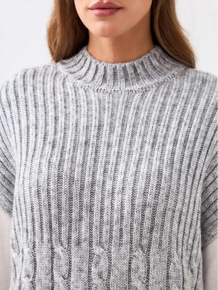 Теплый жилет светло-серого цвета ВТД-69