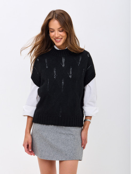 Ажурный жилет черного цвет...