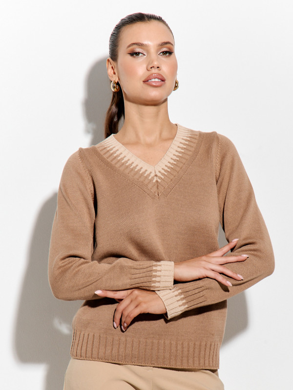 Джемпер с V-образным вырезом песочного-бежевого цвета ВТД-75