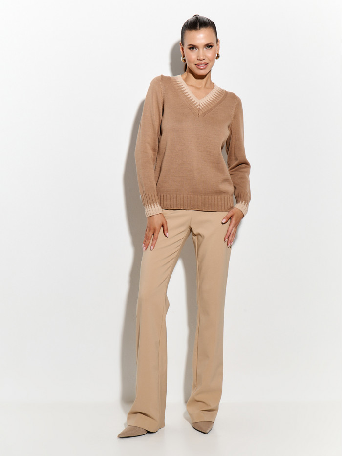 Джемпер с V-образным вырезом песочного-бежевого цвета ВТД-75