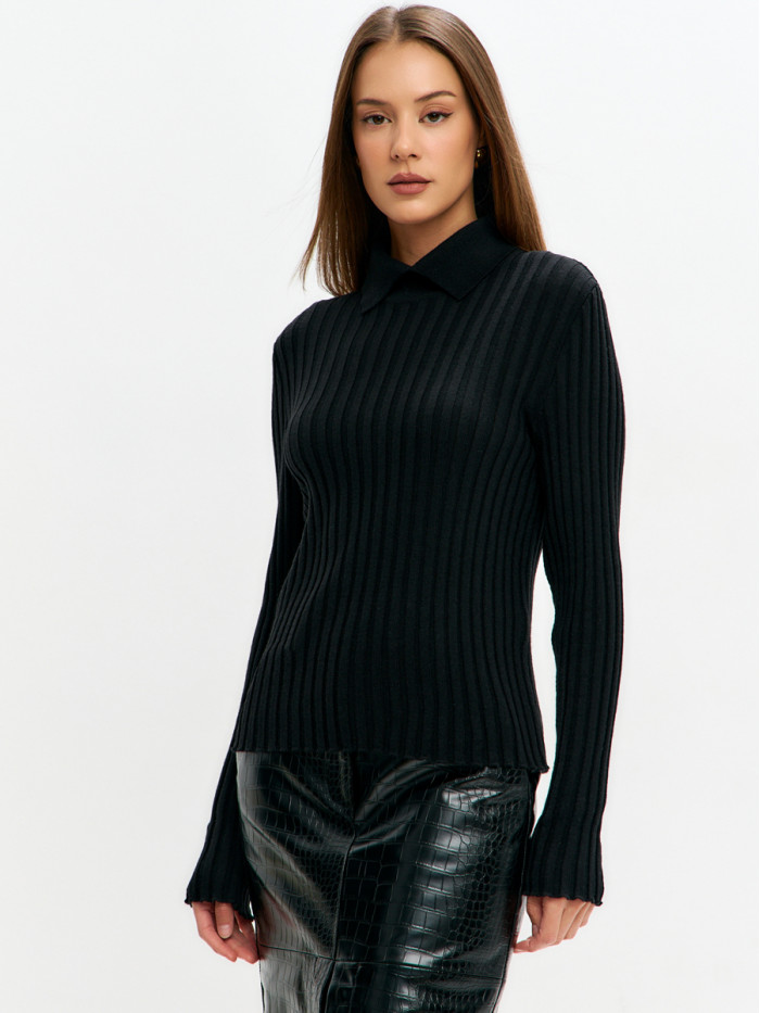 Тонкий джемпер с оригинальным воротником черного цвета ВТД-76