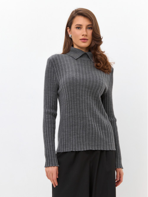 Тонкий джемпер с оригиналь...