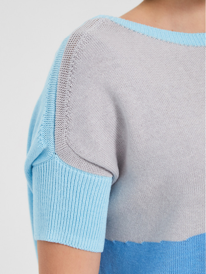 Джемпер с коротким рукавом цветовых вставок лазурного-светло-серого-голубого цвета ВТЛ-17