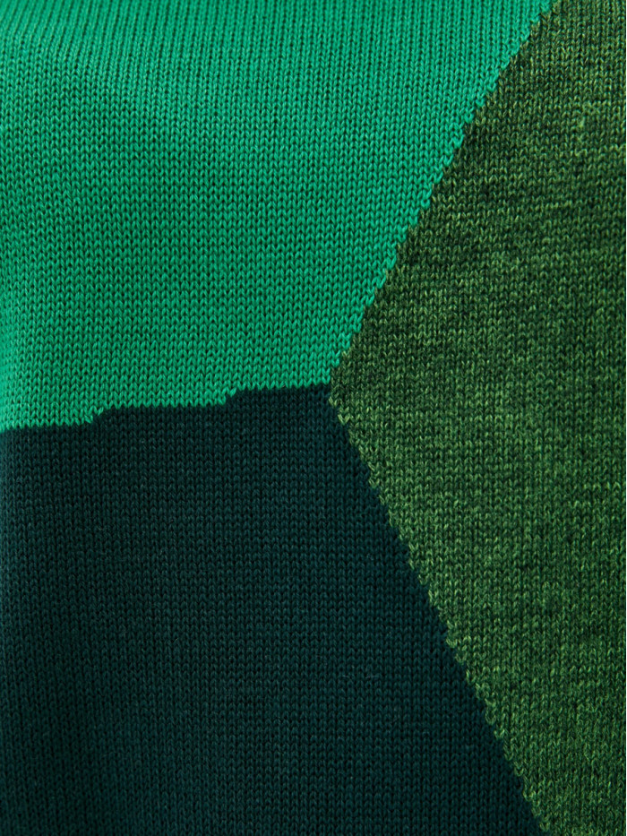 Джемпер с коротким рукавом цветовых вставок зеленого и темно-зеленого цвета ВТЛ-17