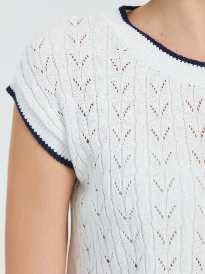 Яркий оригинальный джемпер белого и синего цветов ВТЛ-27