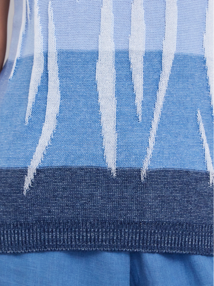 Яркий красочный женский джемпер светло-голубого цвета ВТЛ-57