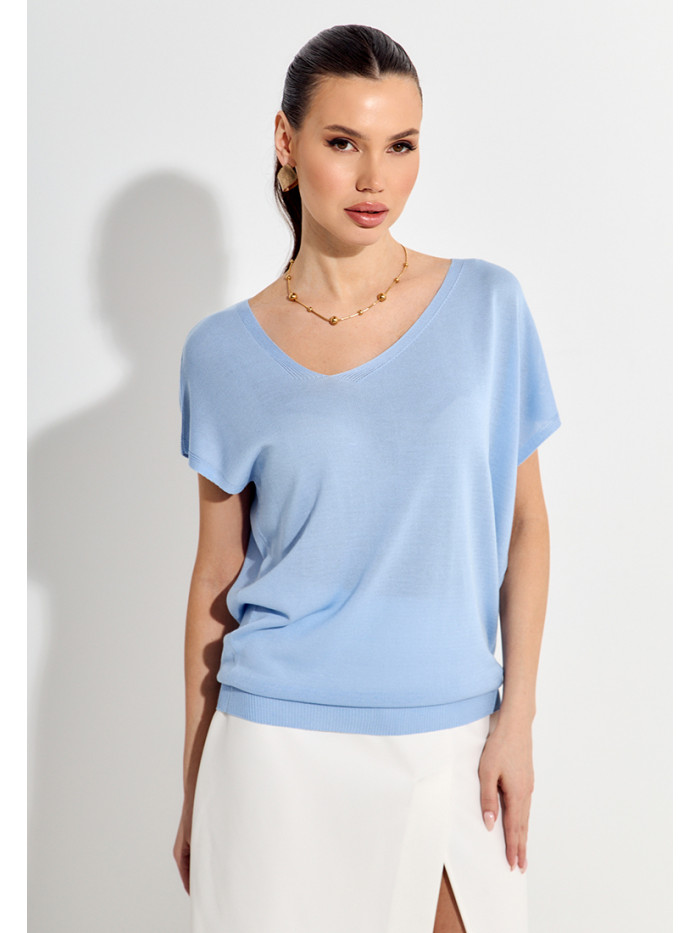 Джемпер с ассиметричный вырезом голубого цвета ВТЛ-73/1