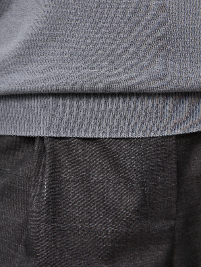 Летний джемпер с ассиметричный вырезом серого цвета ВТЛ-73